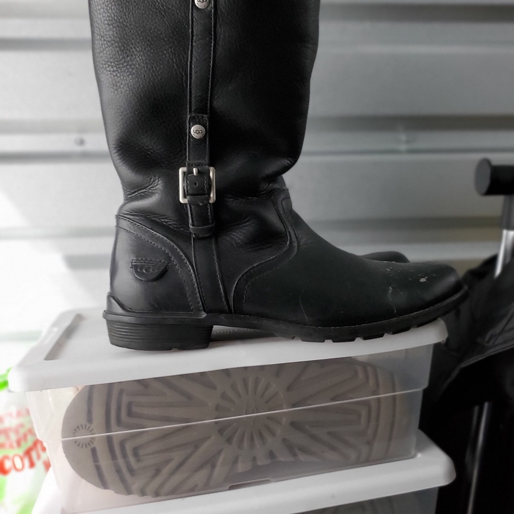 UGG - Picture 5 of 5